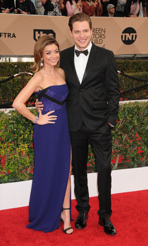 Sarah Hyland et son compagnon Dominic Sherwood - Célébrités lors des 22ème "Annual Screen Actors Guild Awards" à Los Angeles. Le 30 janvier 2016.