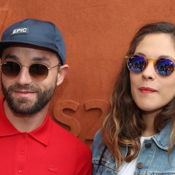 Alysson Paradis et son compagnon Guillaume Gouix au village lors des internationaux de tennis de Roland Garros à Paris le 5 juin 2017. © Cyril Moreau / Dominique Jacovides / Bestimage  Celebs at Roland Garros french open in Paris on june 5th 201705/06/2017 - Paris