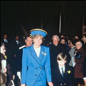 Lady Diana et le prince William en 1991 à Cardiff lors du premier déplacement officiel du jeune prince.