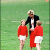 Lady Di avec le prince William en juin 1990 lors d'un match de foot du jeune prince.