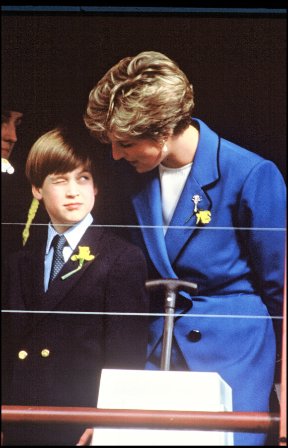 Lady Diana et le prince William en 1991 à Cardiff lors du premier déplacement officiel du jeune prince.