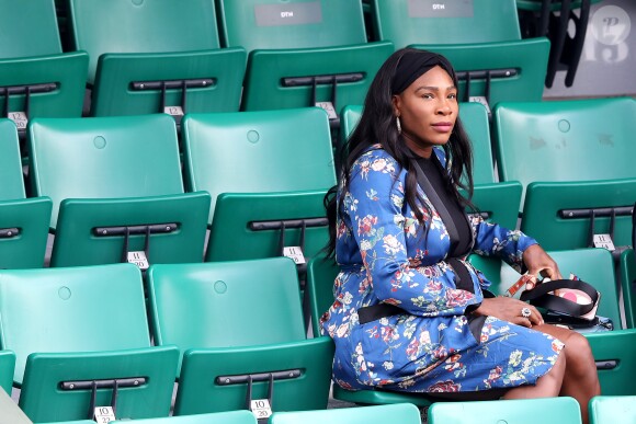 Serena Williams, enceinte, dans les tribunes de Roland Garros à Paris le 2 juin 2017. © Cyril Moreau / Dominique Jacovides / Bestimage