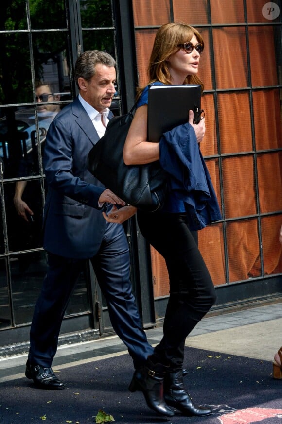 Exclusif - Carla Bruni-Sarkozy et son mari l'ancien Président Nicolas Sarkozy quittent un hôtel de New York le 14 juin 2017.