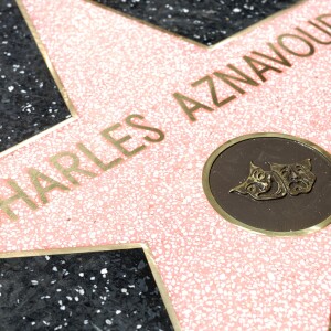 Charles Aznavour reçoit son étoile sur le Hollywood Walk of Fame à Los Angeles, le 24 août 2017. © Chris Delmas/Bestimage