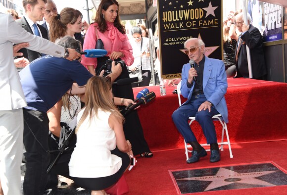 Le chanteur Charles Aznavour reçoit son étoile sur le Hollywood Walk of Fame à Los Angeles, le 24 août 2017. © Chris Delmas/Bestimage