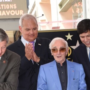 Kevin de Leon, Peter Bogdanovich et Charles Aznavour lors de la remise de son étoile sur le Hollywood Walk of Fame à Los Angeles, le 24 août 2017. © Chris Delmas/Bestimage