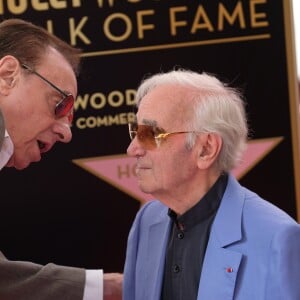 Peter Bogdanovich et Charles Aznavour lors de la remise de son étoile sur le Hollywood Walk of Fame à Los Angeles, le 24 août 2017. © Chris Delmas/Bestimage