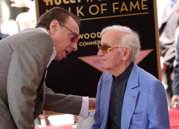 Peter Bogdanovich et Charles Aznavour lors de la remise de son étoile sur le Hollywood Walk of Fame à Los Angeles, le 24 août 2017. © Chris Delmas/Bestimage