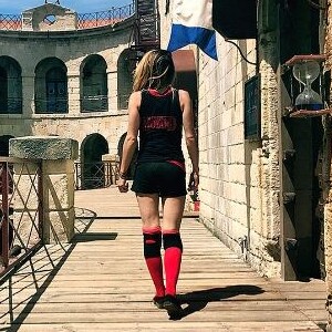 Capucine Anav lors de sa participation à "Fort Boyard" (France 2), épisode diffusé le 26 août 2017.