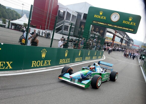 Mick Schumacher a eu l'occasion d'effectuer le 27 août 2017 un tour d'honneur au volant de la Formule 1 Benetton à bord de laquelle son père Michael Schumacher remporta 25 ans plus tôt son premier Grand Prix en Formule 1 (le 30 août 1992) et son premier titre de champion du monde (en 1994), sur le circuit de Spa-Francorchamps avant le départ du Grand Prix de Belgique.