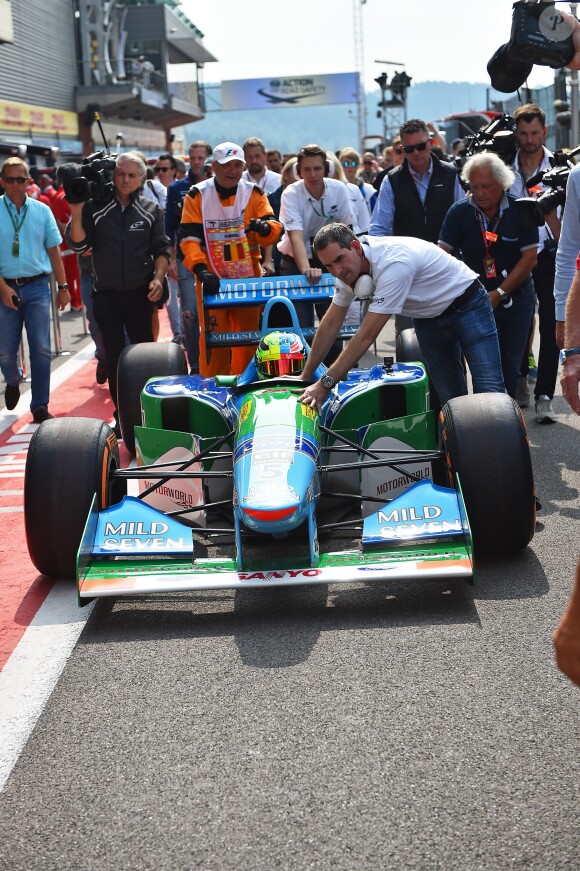 Mick Schumacher, fils de Michael, a effectué le 27 août 2017 un tour d'honneur au volant de la Formule 1 Benetton à bord de laquelle son père Michael Schumacher remporta 25 ans plus tôt son premier Grand Prix en Formule 1 (le 30 août 1992) et son premier titre de champion du monde (en 1994), sur le circuit de Spa-Francorchamps avant le départ du Grand Prix de Belgique.