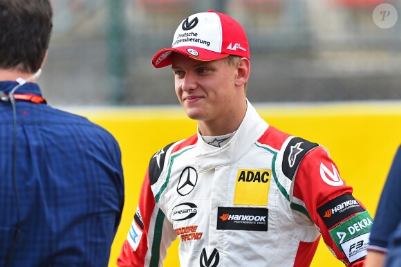 Mick Schumacher, fils de Michael, a effectué le 27 août 2017 un tour d'honneur au volant de la Formule 1 Benetton à bord de laquelle son père Michael Schumacher remporta 25 ans plus tôt son premier Grand Prix en Formule 1 (le 30 août 1992) et son premier titre de champion du monde (en 1994), sur le circuit de Spa-Francorchamps avant le départ du Grand Prix de Belgique.