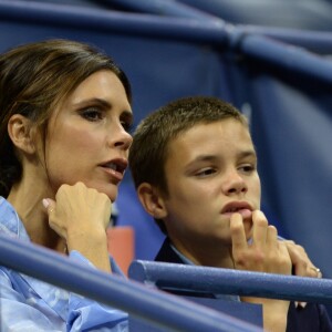 Victoria Beckham et son fils Romeo Beckham assistent au match Madison Keys contre Elise Mertens à l'US Open 2017. New York, le 29 août 2017.