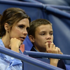 Victoria Beckham et son fils Romeo Beckham assistent au match Madison Keys contre Elise Mertens à l'US Open 2017. New York, le 29 août 2017.