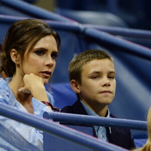 Victoria Beckham et son fils Romeo Beckham assistent au match Madison Keys contre Elise Mertens à l'US Open 2017. New York, le 29 août 2017.