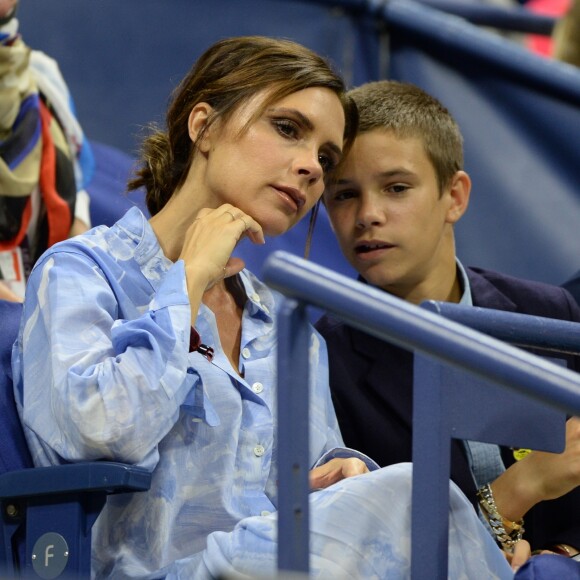 Victoria Beckham et son fils Romeo Beckham assistent au match Madison Keys contre Elise Mertens à l'US Open 2017. New York, le 29 août 2017.