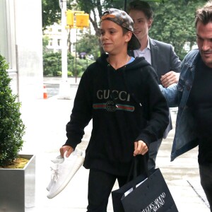 Victoria Beckham et son fils Romeo rentrent au New York EDITION à New York, le 29 août 2017.