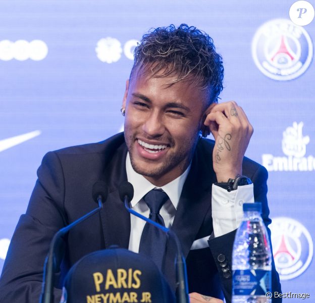 Neymar La Star Du Psg S Installe En Banlieue Purepeople