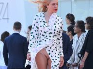 Chloë Sevigny : Robe fendue jusqu'à la cuisse, l'actrice révèle sa culotte
