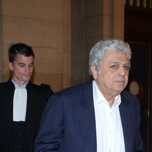 Enrico Macias lors de l'interruption du procès à la 11ème chambre du tribunal correctionnel pour le procès de la banque islandaise Landsbanki à Paris le 2 mai 2017. © CVS / Bestimage