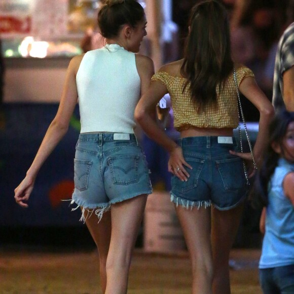 Exclusif - Kaia Gerber s'amuse avec ses amis à la fête foraine de Chili Cook-off à Malibu le 4 septembre 2017. 