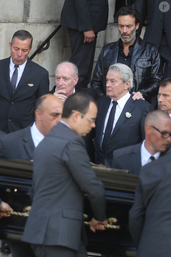 Pascal Desprez, Alain Delon, Anthony Delon - Sorties des obsèques de Mireille Darc en l'église Saint-Sulpice à Paris. Le 1er septembre 2017