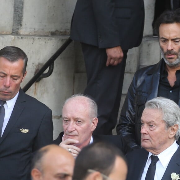 Pascal Desprez, Alain Delon, Anthony Delon - Sorties des obsèques de Mireille Darc en l'église Saint-Sulpice à Paris. Le 1er septembre 2017