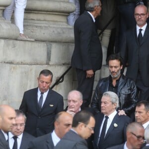 Pascal Desprez, Alain Delon, Anthony Delon, le fils de Pascal Desprez et sa femme, Véronique de Villèle - Sorties des obsèques de Mireille Darc en l'église Saint-Sulpice à Paris. Le 1er septembre 2017