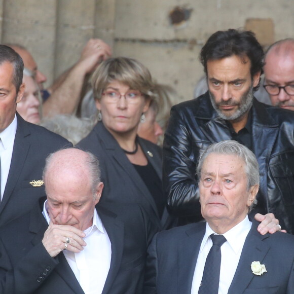 Pascal Desprez, Alain Delon, Anthony Delon - Sorties des obsèques de Mireille Darc en l'église Saint-Sulpice à Paris. Le 1er septembre 2017