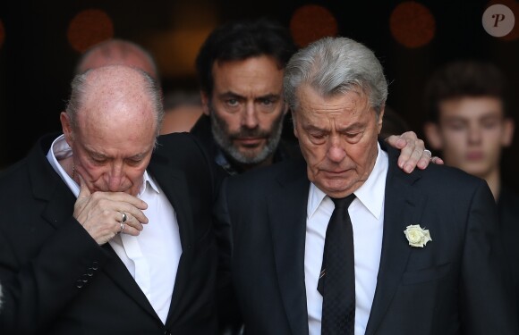 Pascal Desprez, Anthony Delon et Alain Delon - Sorties des obsèques de Mireille Darc en l'église Saint-Sulpice à Paris. Le 1er septembre 2017