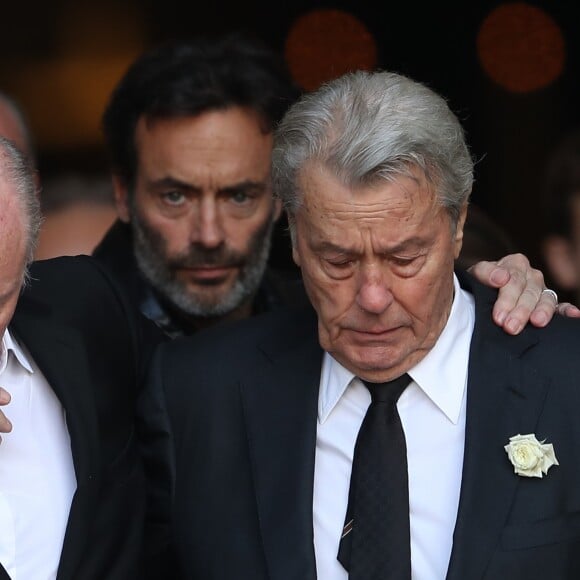 Pascal Desprez, Anthony Delon et Alain Delon - Sorties des obsèques de Mireille Darc en l'église Saint-Sulpice à Paris. Le 1er septembre 2017