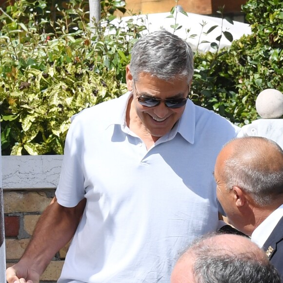 George Clooney et sa femme Amal Clooney (Alamuddin) quittent leur hôtel à Venise avec leurs enfants le 3 septembre 2017