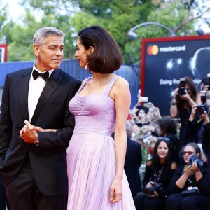 George Clooney et sa femme Amal Clooney (Alamuddin) arrivent à la première du film Suburbicon lors du 74ème Festival International du Film de Venise (Mostra) le 2 septembre 2017.