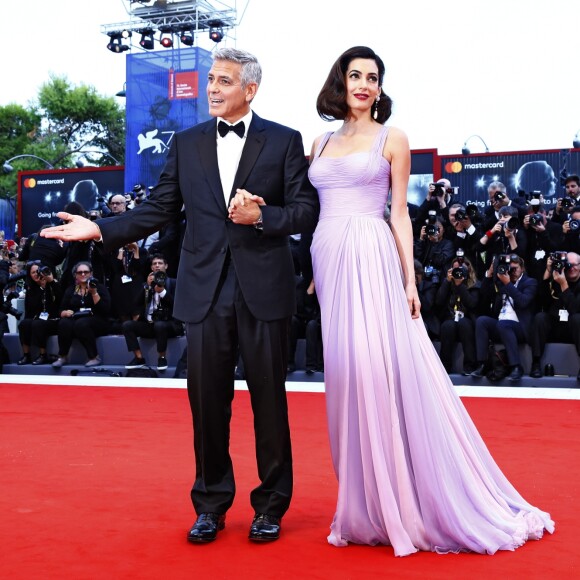 George Clooney et sa femme Amal Clooney (Alamuddin) arrivent à la première du film Suburbicon lors du 74ème Festival International du Film de Venise (Mostra) le 2 septembre 2017.