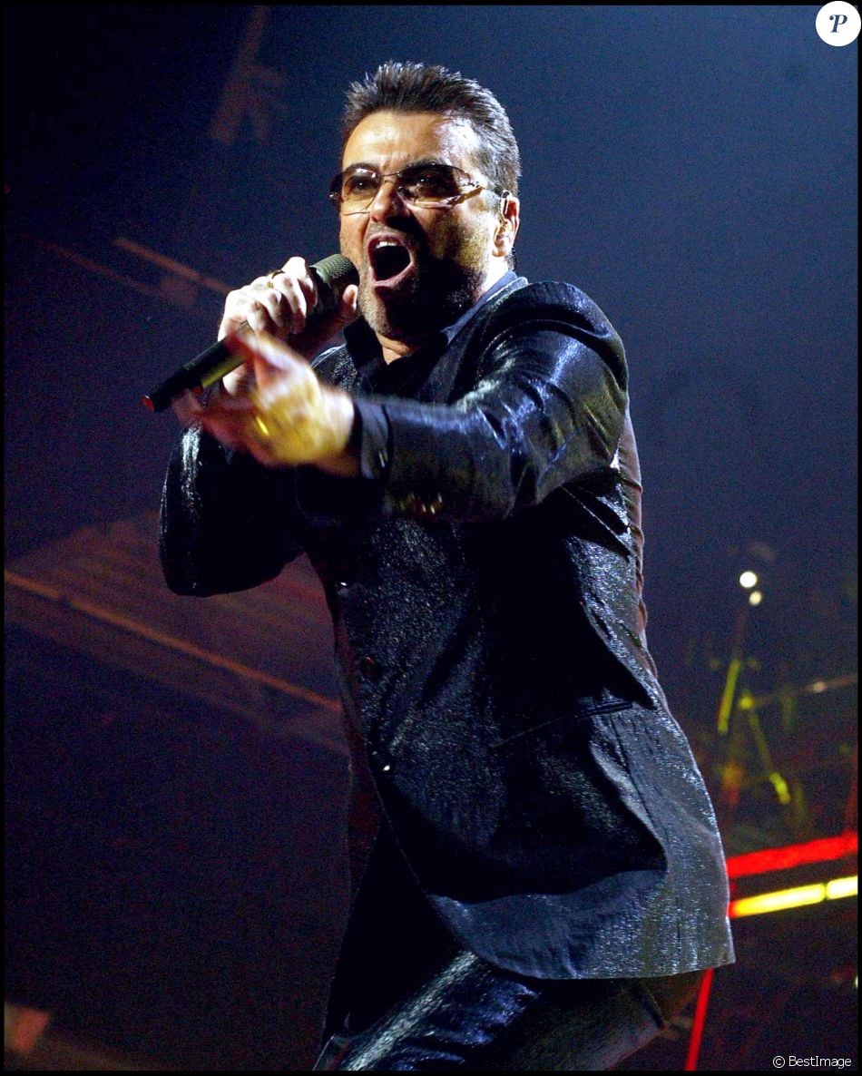 george-michael-lors-d-un-concert-dublin-en-2006-purepeople