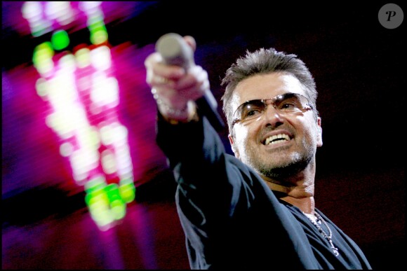 George Michael en concert à Stockholm en juin 2007.
