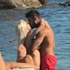 Exclusif - Jessica Thivenin et son compagnon Thibault Garcia (Les Marseillais) en vacances à Mykonos, le 27 août 2017.