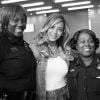 Beyoncé vient en aide aux victimes de l'ouragan Harvey à Houston. La chanteuse a fait le déplacement avec sa fille aînée Blue Ivy, sa maman Tina Knowles, et son amie Michelle Williams. Le 8 septembre 2017.