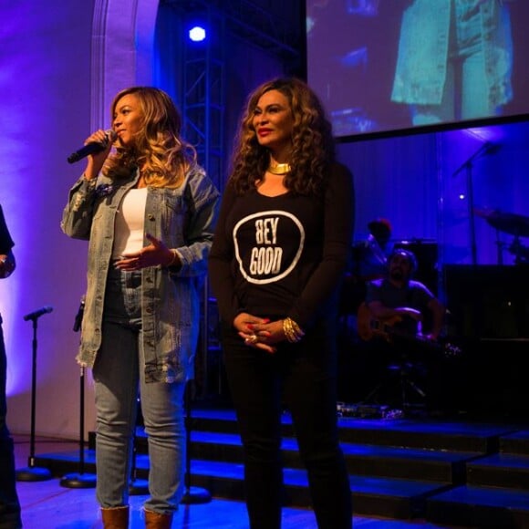 Beyoncé vient en aide aux victimes de l'ouragan Harvey à Houston. La chanteuse a fait le déplacement avec sa fille aînée Blue Ivy, sa maman Tina Knowles, et son amie Michelle Williams. Le 8 septembre 2017.