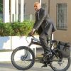 Exclusif - Stephen Belafonte se promène en vélo électrique après une journée passée au tribunal dans le procès qui l'oppose a son ex femme Mel B à West Hollywood le 8 septembre 2017.