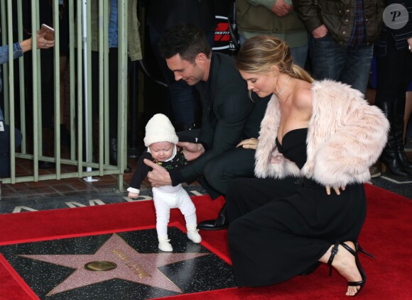 Adam Levine avec sa femme Behati Prinsloo et sa fille Dusty Rose Levine - Adam Levine reçoit son étoile sur le Walk of Fame à Hollywood, le 10 février 2017.