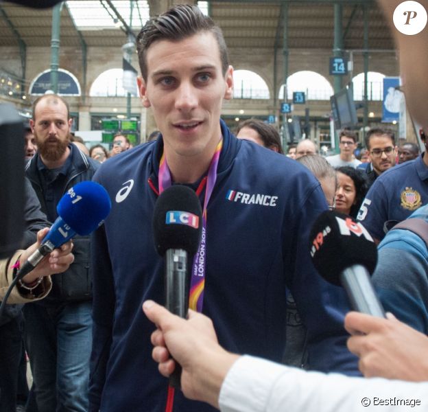 Le champion du monde du 800m, Pierre-Ambroise Bosse, arrive Gare du Nord à Paris, le 12 août 2017.