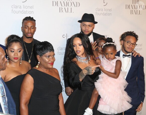 Rihanna avec sa nièce Majesty, Rihanna, son grand-père Lionel Brathwaite, sa mère Monica Fenty - Soirée de la 3ème édition du "Diamond Ball " en faveur de l'association de Rihanna "Clara Lionel Foundation" au Cipriani Wall Street à New York, le 14 septembre 2017.