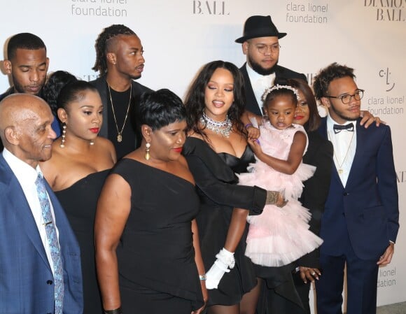Rihanna avec sa nièce Majesty, Rihanna, son grand-père Lionel Brathwaite, sa mère Monica Fenty - Soirée de la 3ème édition du "Diamond Ball " en faveur de l'association de Rihanna "Clara Lionel Foundation" au Cipriani Wall Street à New York, le 14 septembre 2017.