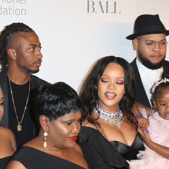 Rihanna avec sa nièce Majesty, Rihanna, son grand-père Lionel Brathwaite, sa mère Monica Fenty - Soirée de la 3ème édition du "Diamond Ball " en faveur de l'association de Rihanna "Clara Lionel Foundation" au Cipriani Wall Street à New York, le 14 septembre 2017.