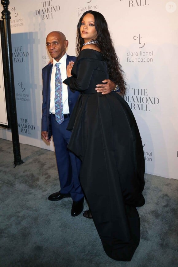 Rihanna et son grand-père Lionel Brathwaite - Soirée de la 3ème édition du "Diamond Ball " en faveur de l'association de Rihanna "Clara Lionel Foundation" au Cipriani Wall Street à New York, le 14 septembre 2017.