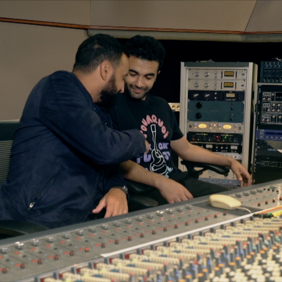 Nazim en studio avec Cyril Hanouna pour l'enregistrement de son single Pourquoi veux-tu que je danse ?, des coulisses déjantées... © Universal / Polydor