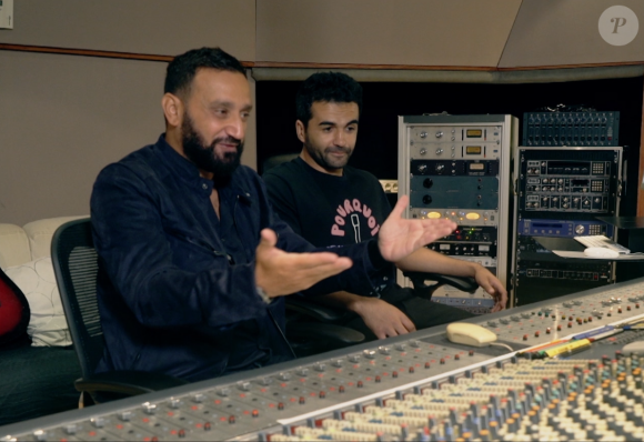 Nazim en studio avec Cyril Hanouna pour l'enregistrement de son single Pourquoi veux-tu que je danse ?, des coulisses déjantées... © Universal / Polydor