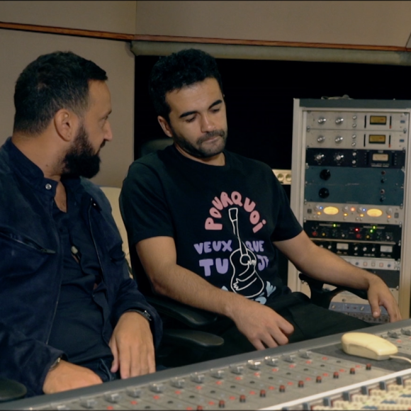 Nazim en studio avec Cyril Hanouna pour l'enregistrement de son single Pourquoi veux-tu que je danse ?, des coulisses déjantées... © Universal / Polydor