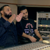 "Si tu fais ce que je te dis..." Nazim en studio avec Cyril Hanouna pour l'enregistrement de son single Pourquoi veux-tu que je danse ?, des coulisses déjantées... © Universal / Polydor